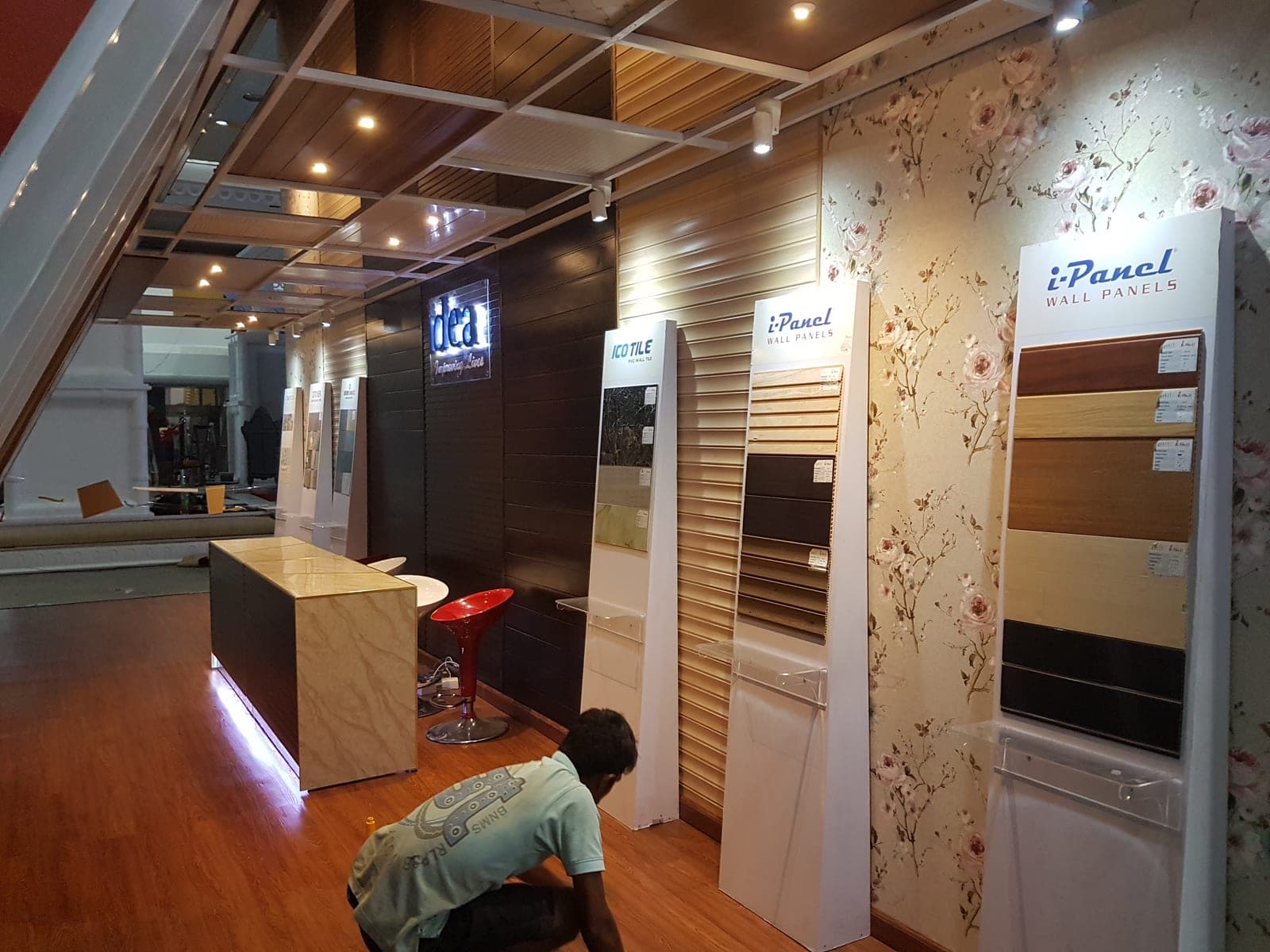 i-Panel wall-panel showroom display with a counter and product samples