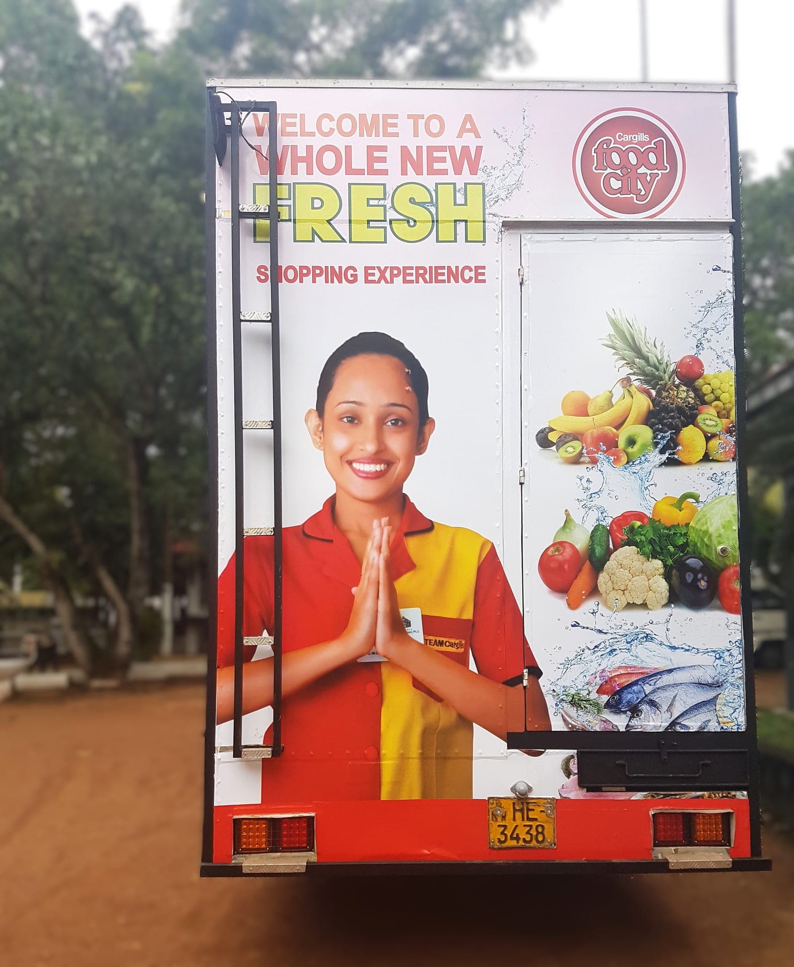 Cargills Food City truck rear panel, 'Welcome to a whole new fresh shopping experience'