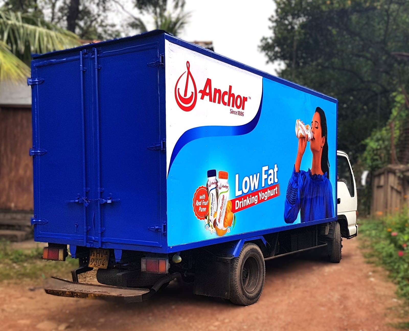 Anchor Low Fat drinking-yoghurt truck, rear three-quarter view